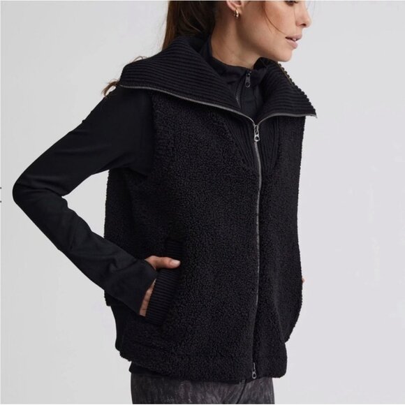 Varley Jackets & Blazers - Varley Aspen Gilet Sherpa Vest Black Zip Size Small Women's